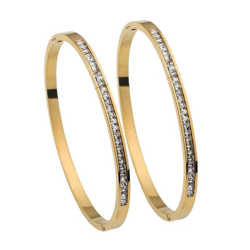 Women's Titanium Steel Bracelet with Inlaid Diamonds - Elegant Starry Design, Non-Fading, INS Style, High-End Full Diamond Bangle.