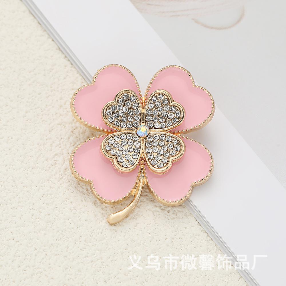 Four-leaf clover plant flower brooch female brooch ins trendy personality temperament anti-light pin with jewelry