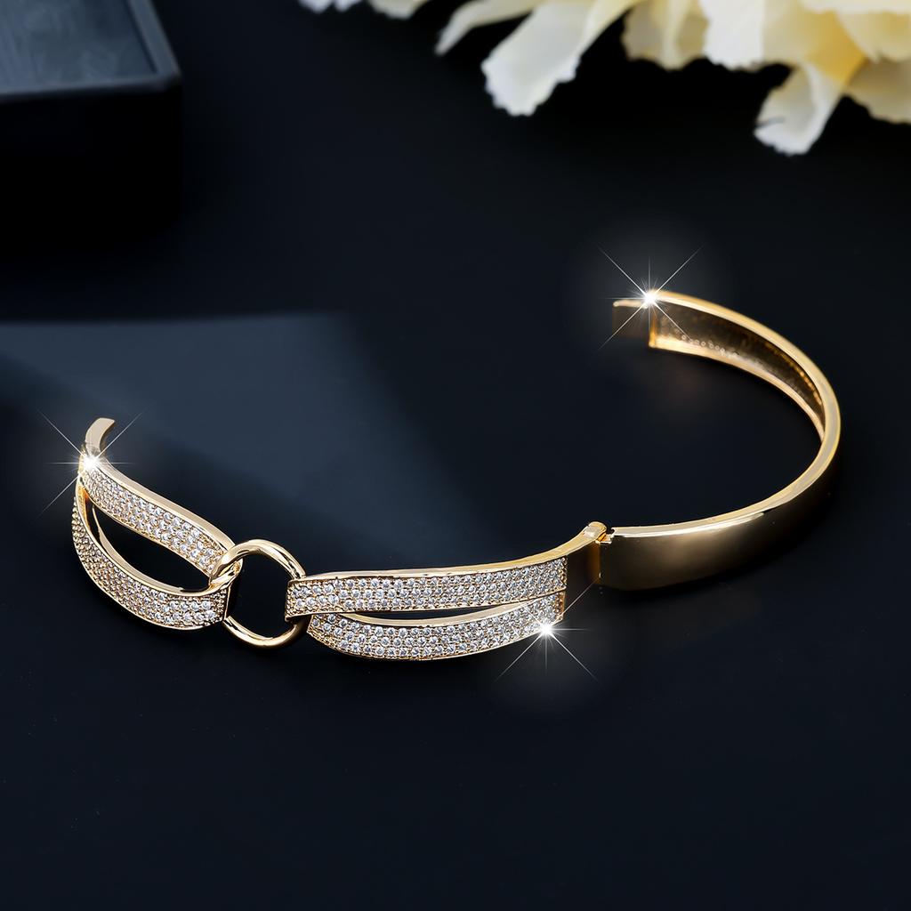 Fashionable and Versatile Cross Bracelet, Light Luxury and High-end European and Bracelet for Women