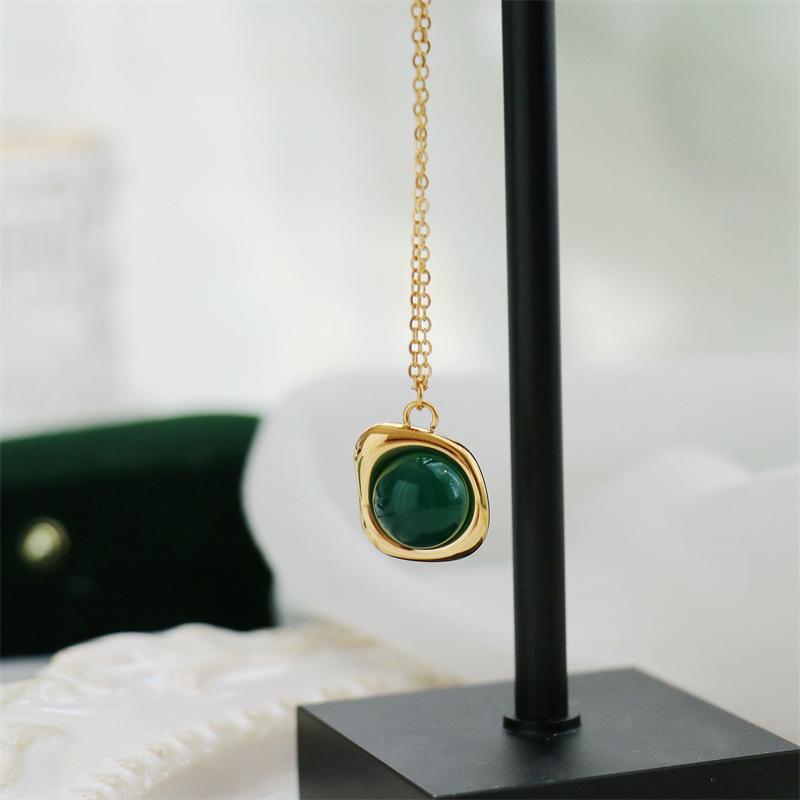 Retro Green Chalcedony Pendant Necklace with Gold-Plated Titanium Steel Chain