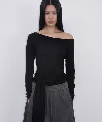 Saendeulig Strap Off Shoulder T_Black