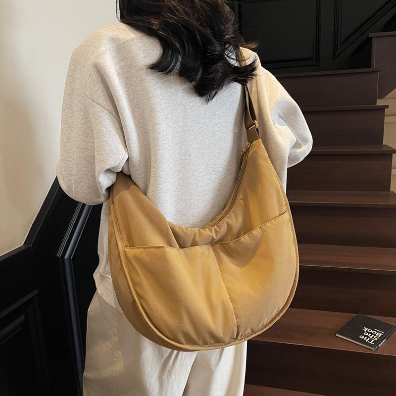 Lightweight Messenger Bag Nylon Cloth Casual Shoulder Bag Large Capacity Dumpling Bag Female Student Bag Cloth Bag In Class