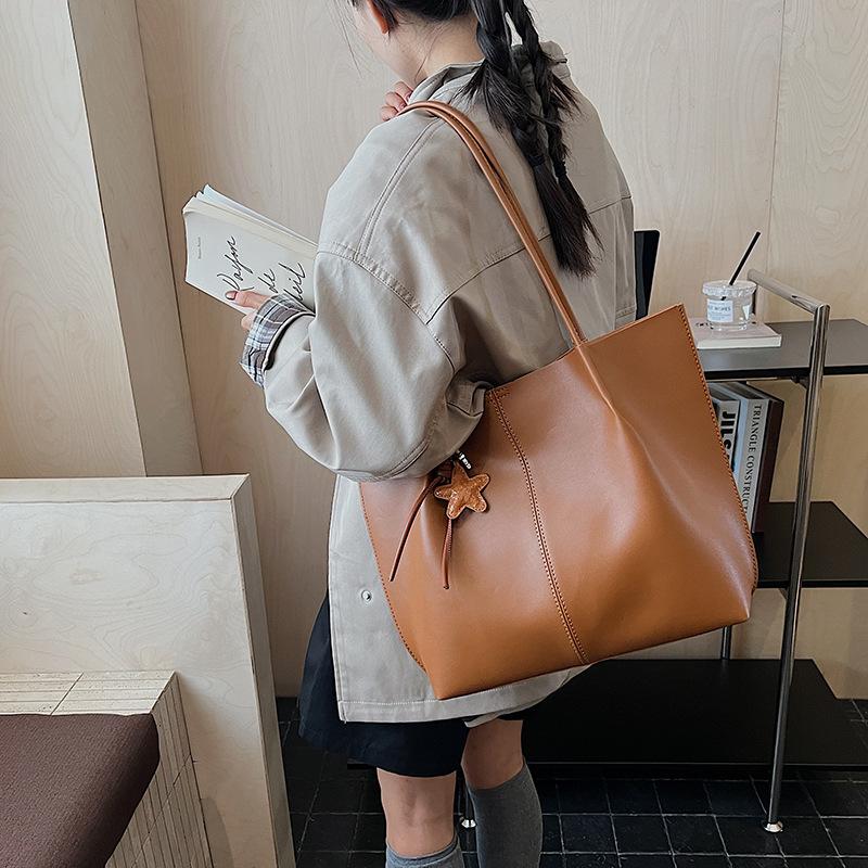 Retro bag women's large capacity 2025 new autumn and winter versatile shoulder underarm bag casual work commuter tote bag