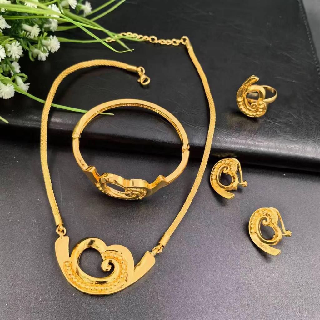 Dubai 24k Vergoldetes Schmuckset: Anhänger, Ohrringe, Armband, Ring - Ideal für indische & afrikanische Bräute
