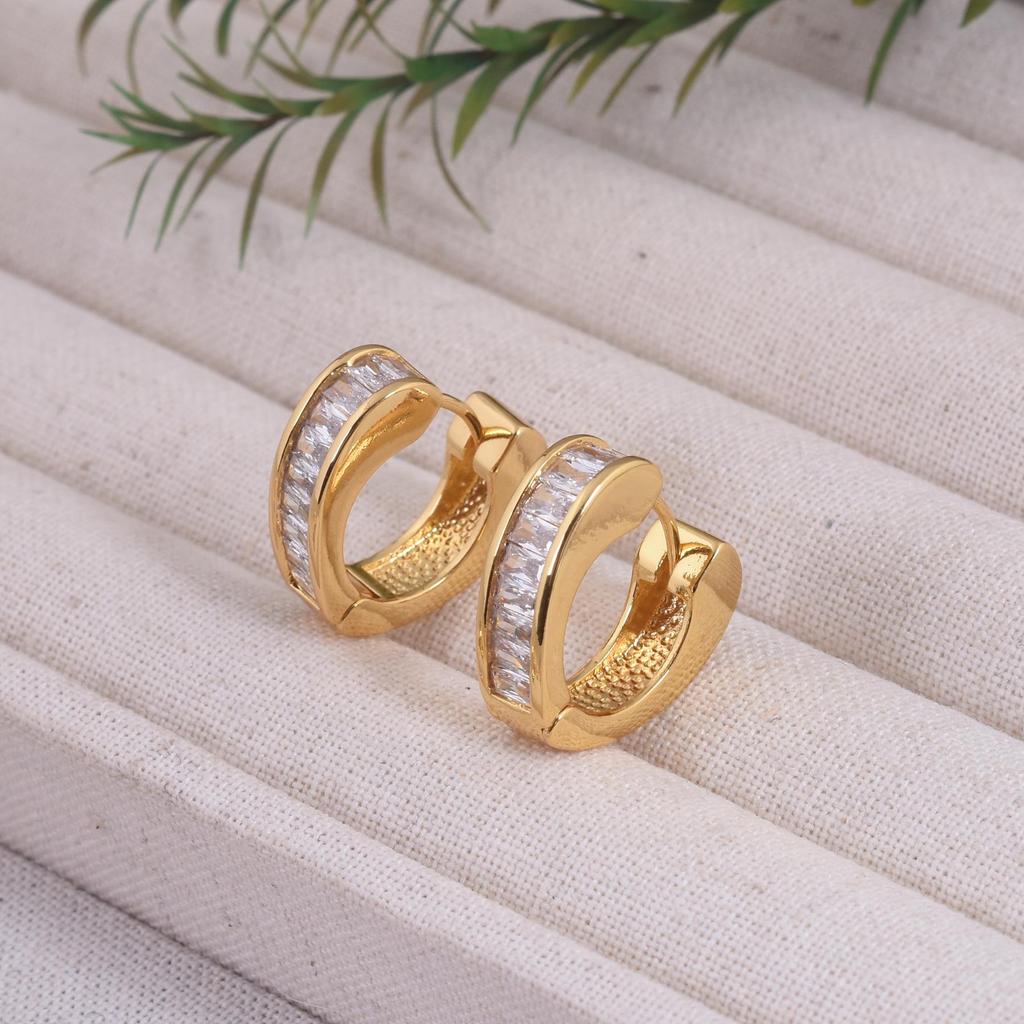 Elegant Heart-Shaped Zircon Ear Cuffs – Versatile, Stylish European & American Design