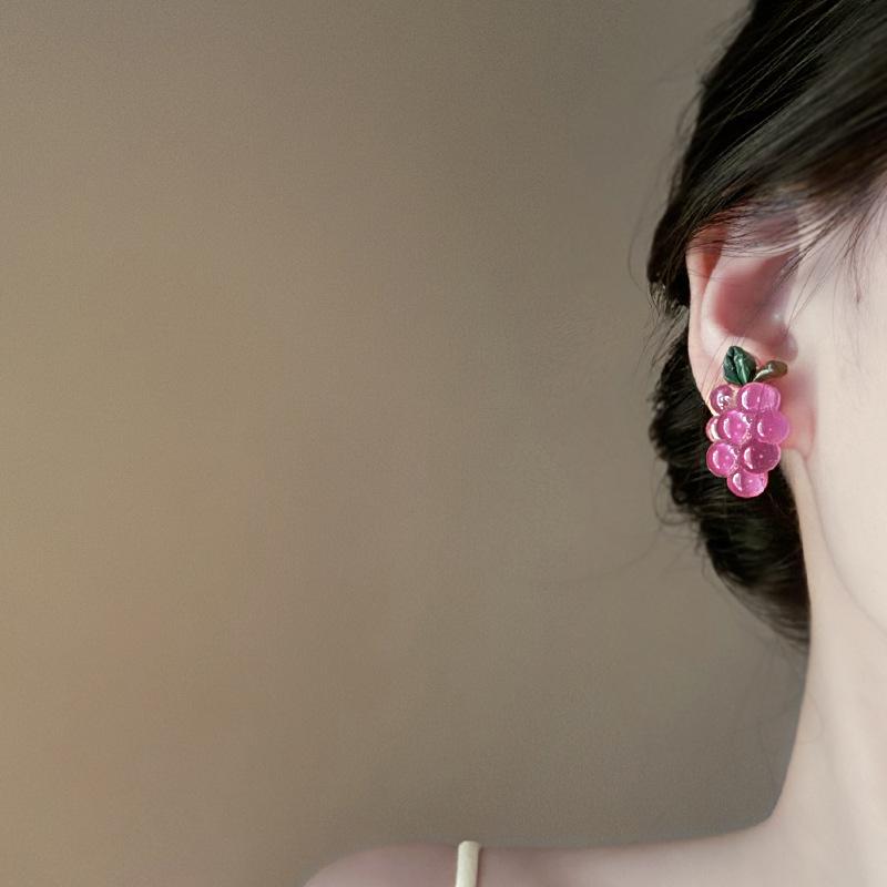 Super White~ Resin Grape Stud Earrings Sweet Fashion Fun Personality Earrings Niche Texture Light Luxury Earrings