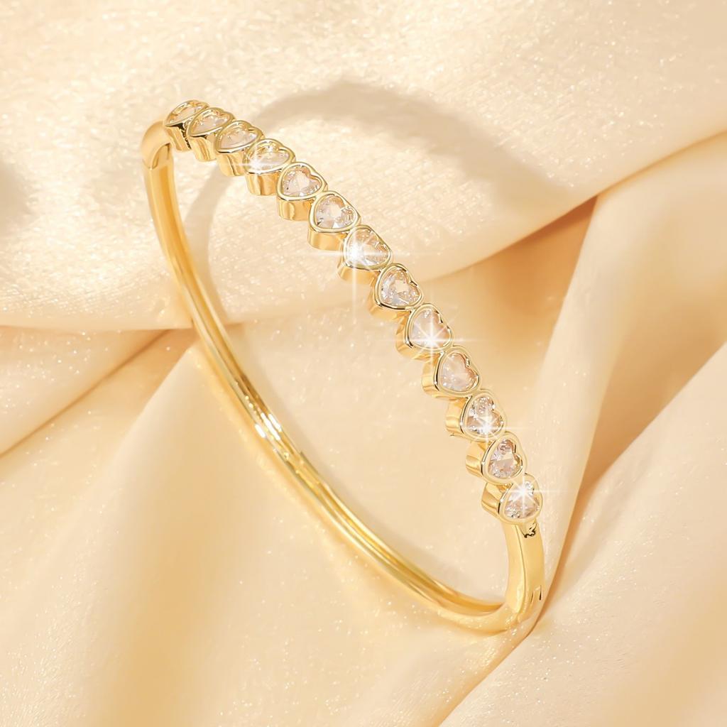 New Minimalist and Fashionable Heart-shaped Bracelet with a Unique and Niche Design Sense