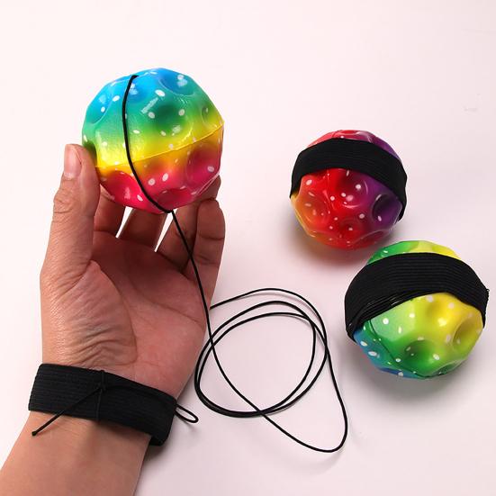 Regenbogen Stressball mit Armbandseil Stressabbau Ball Quetschspielzeug Konzentrationshilfe Anti-Angst Fidget Ball Handentspannung