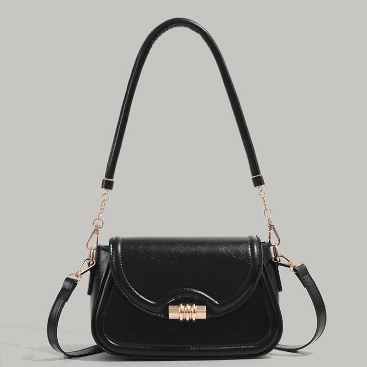 

Niche high-end single shoulder underarm bag women s 2025 new versatile saddle bag commuter retro oblique span small square bag