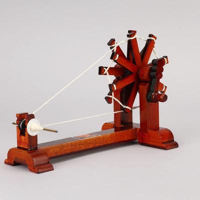 Pieza de exhibición de Charkha de Gandhi de madera Decoración para el hogar Artesanía (23 x 14 x 12.5 cm, Marrón) 1 pieza