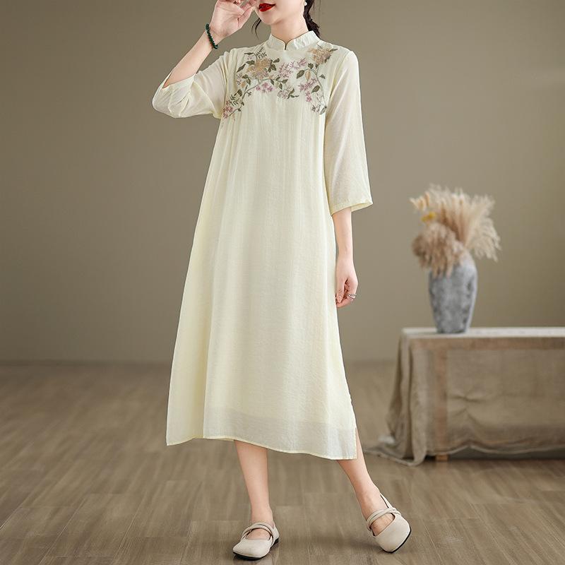 

Новое китайское вышитое платье из хлопка и льна для женщин, лето 2025 года, новый свободный стиль, воротник-стойка, рукав семь четвертей, средняя и длинная длина 2XL