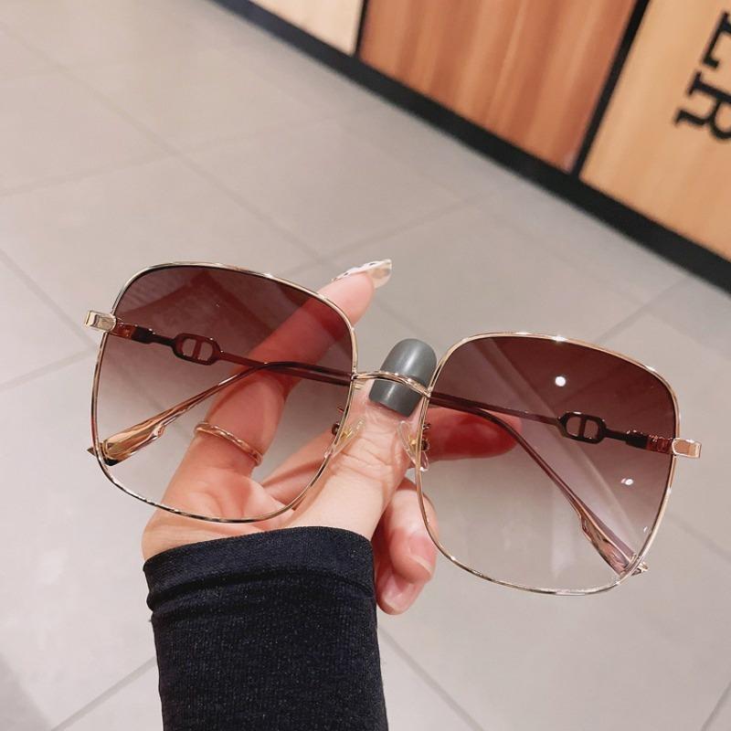 Sunglasses for Women Fashion Square Frame Beach Gradient Sunglass Fashion Eyewear UV400 Eyeglasses