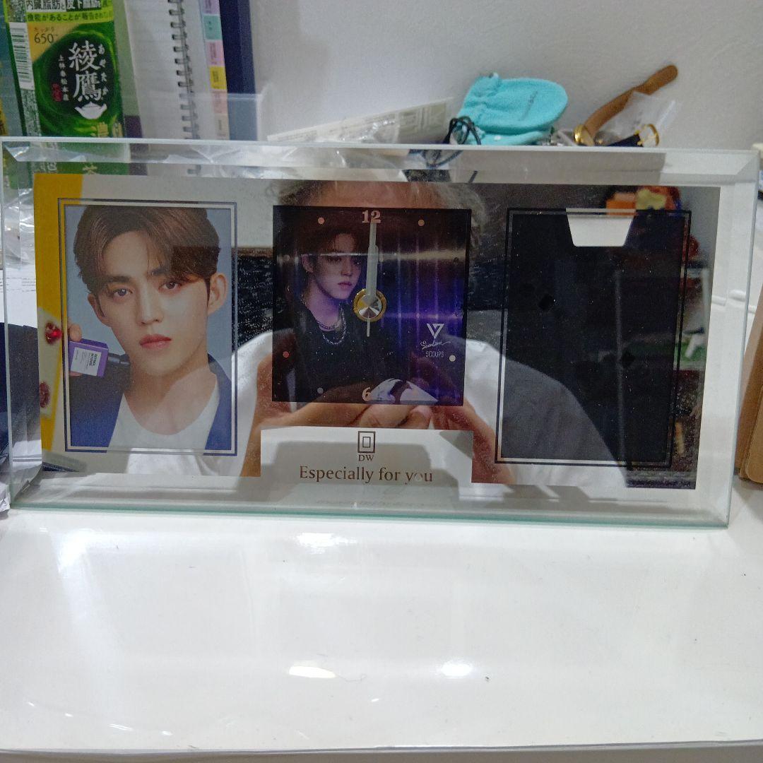 

[Б/У] K-POP Акриловые часы-подставка SEVENTEEN S.Coups