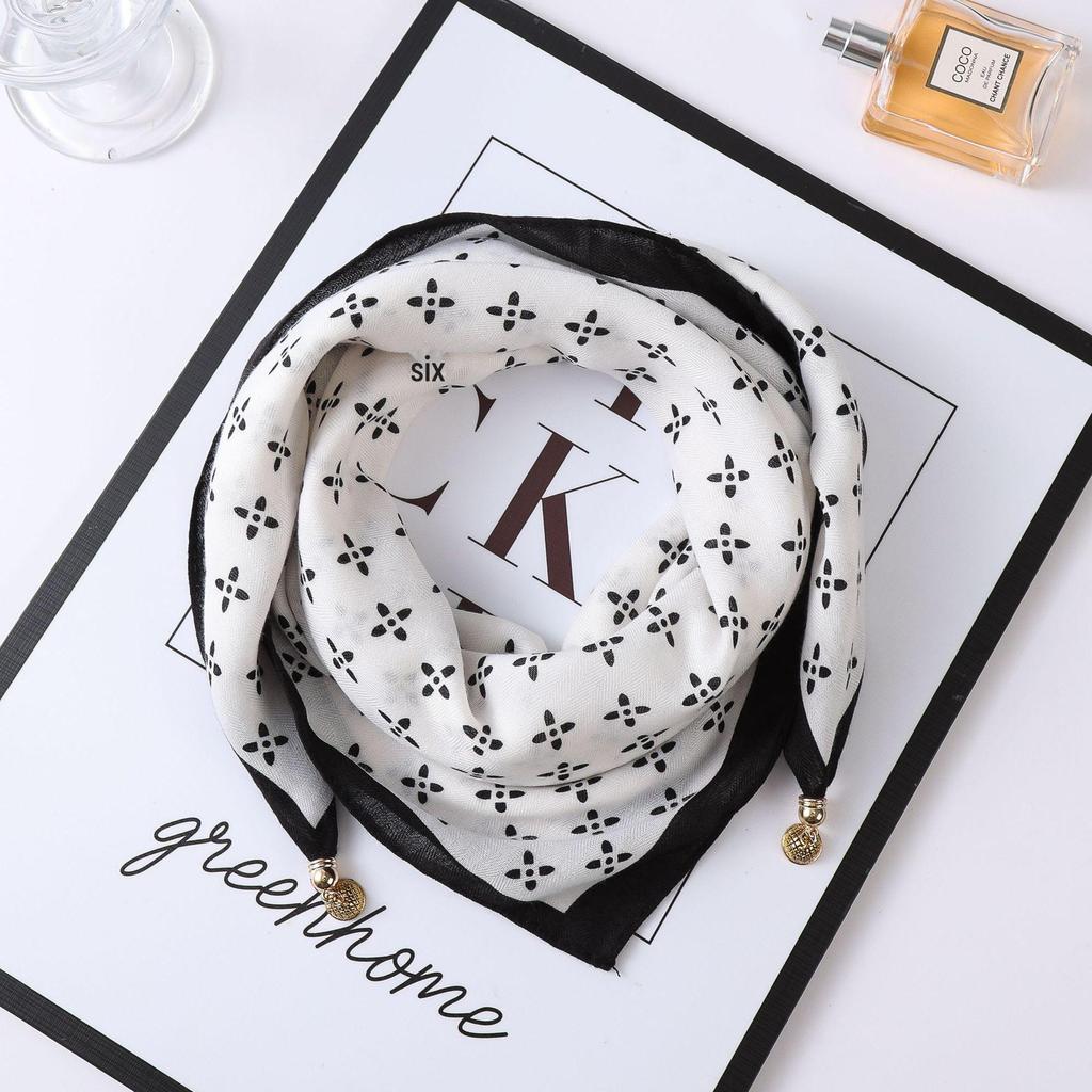 Herbst/Winter Seidenschal im Western-Stil mit koreanischem magnetischem Goldkugel-Akzent