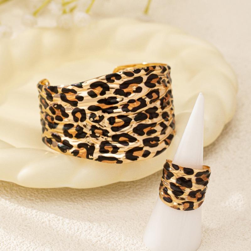 Exaggerated Personality Leopard Print Geometric Irregular Bracelet Ring Set for Women Suitable for Parties and Streets