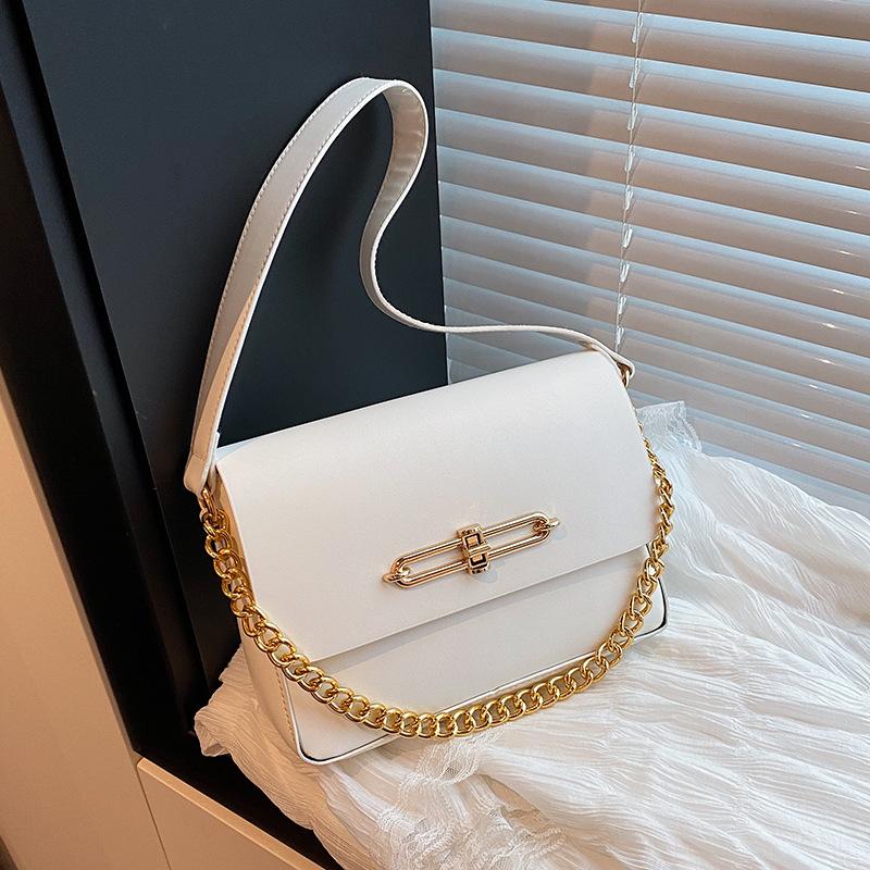 

Personality Trend Women s Bag Commuter Small Square Bag 2025 New Crossbody One Shoulder Contrast Color Flip Lock Women s Bag Women s Bag белый
