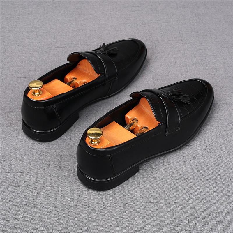 Fashion Designer New Pointed Black Brown Dress Leather Shoes For Men Designer Tassel Loafers Homecoming Wedding Zapatillas Hombre