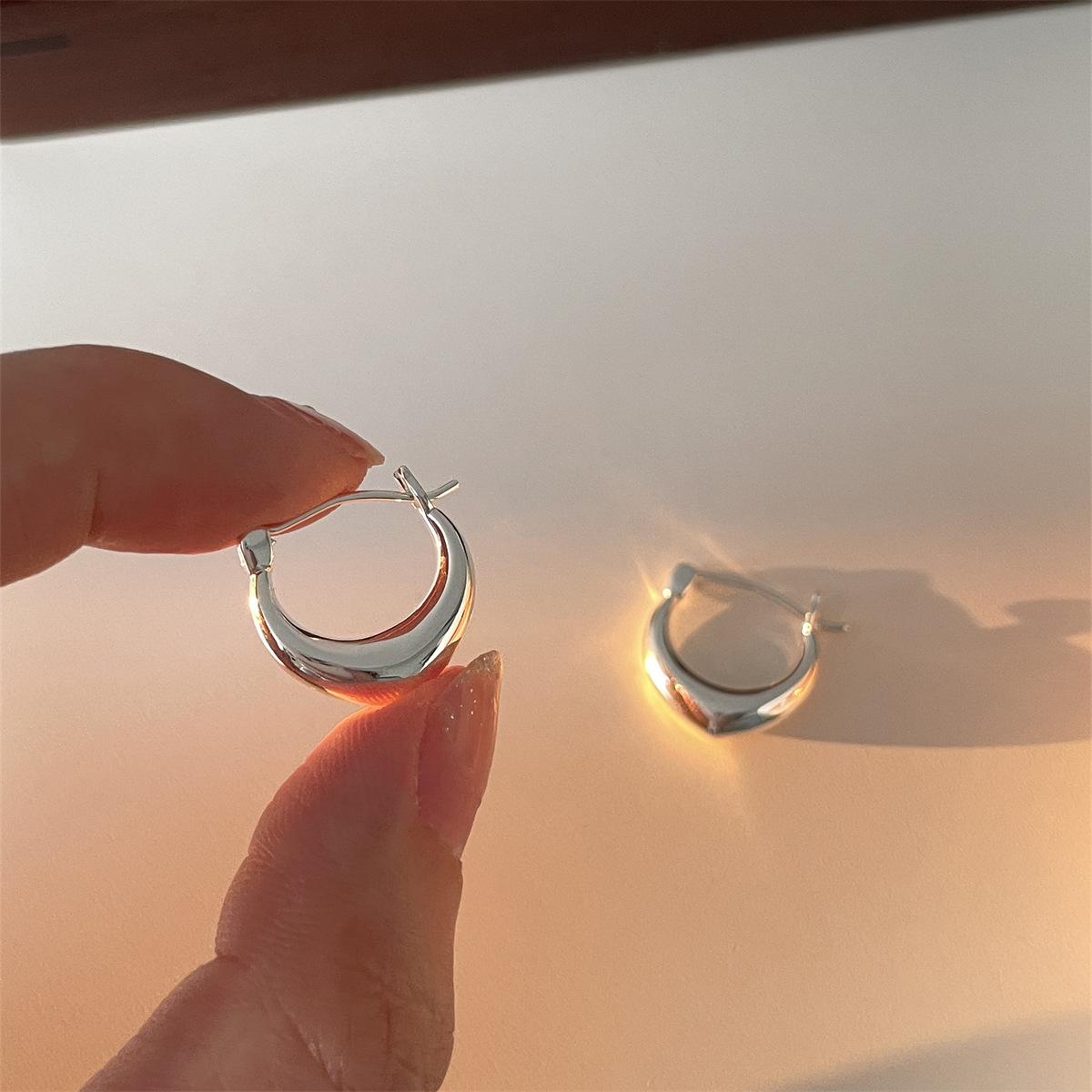 

Сережки-кільця маленькі товсті гладкі у формі краплі води, універсальні, повсякденні, трендові, модні, з високим відчуттям стилю, срібна голка, сережки-кільця, нові 925 silver needles