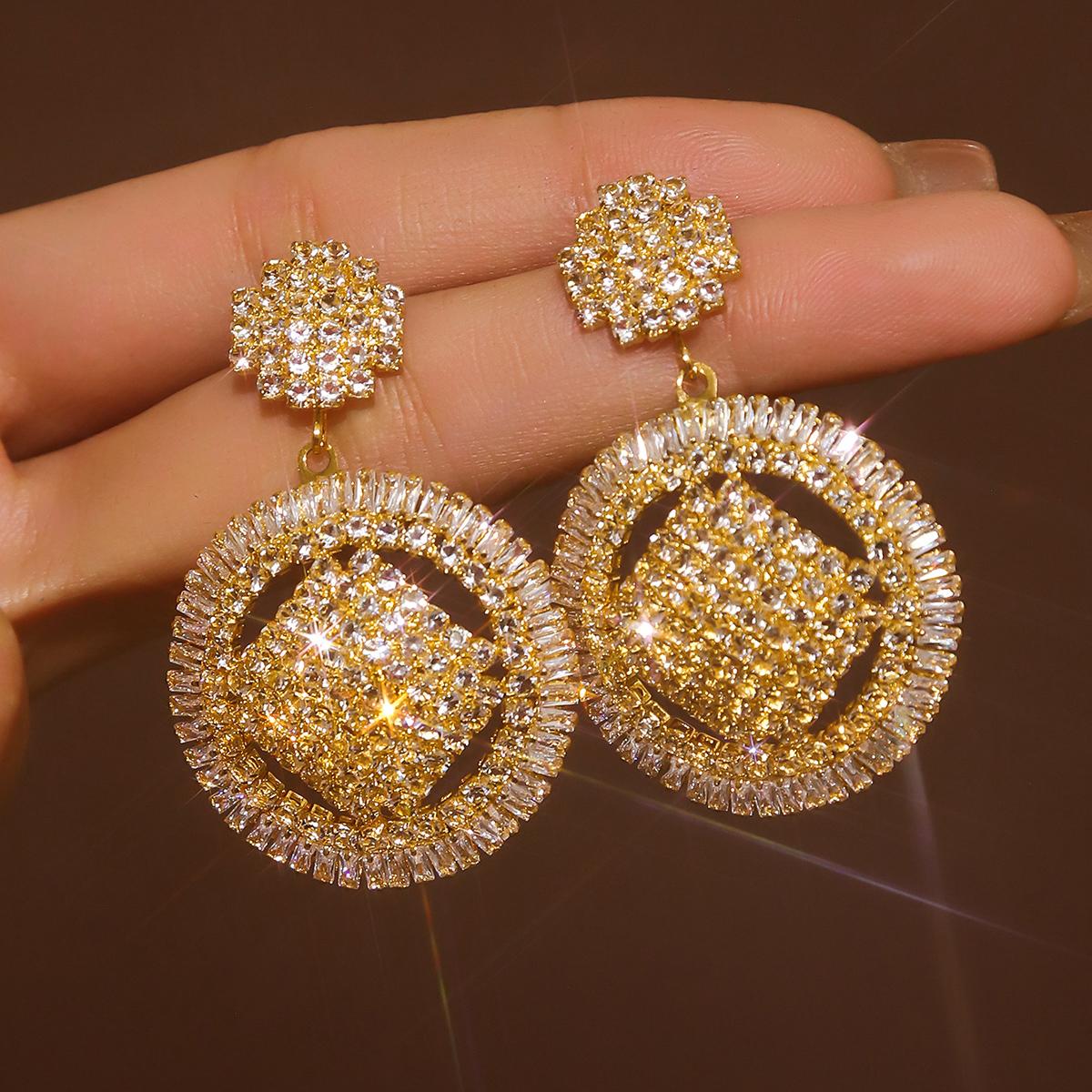 

2 шт. Роскошные элегантные изысканные медные циркониевые серьги-подвески в виде динамичного диска и цветка, подходящие для женских свиданий, вечеринок, фестивальных подарков WHITE