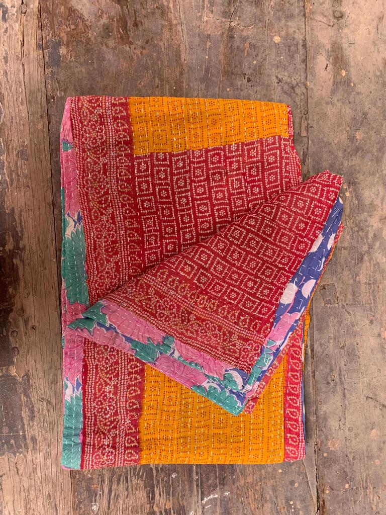 Vintage Kantha Quilt: Handgefertigte Wendbare Baumwoll-Überwurfdecke