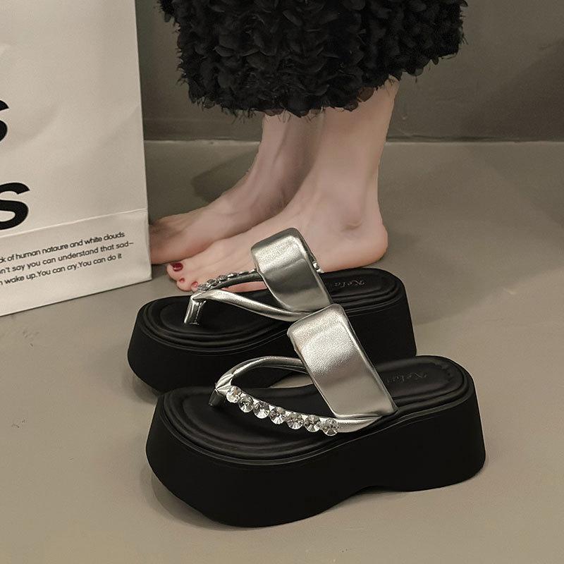 French Beautiful Slippers Women's Summer Wear 2025 New Small Thick-soled Flip-flops Net Red Toe Cool Slippers
