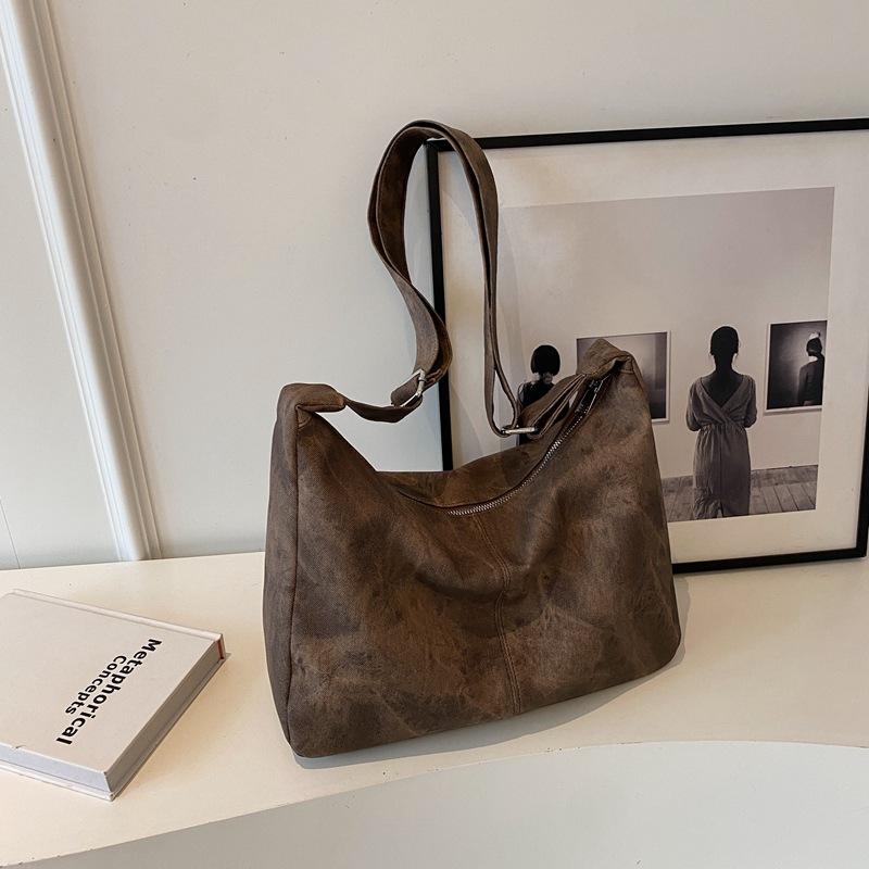 Large Capacity Bag Women's Autumn and Winter 2025 New Fashion Niche Design Shoulder Messenger Bag Retro Women Tote Bag