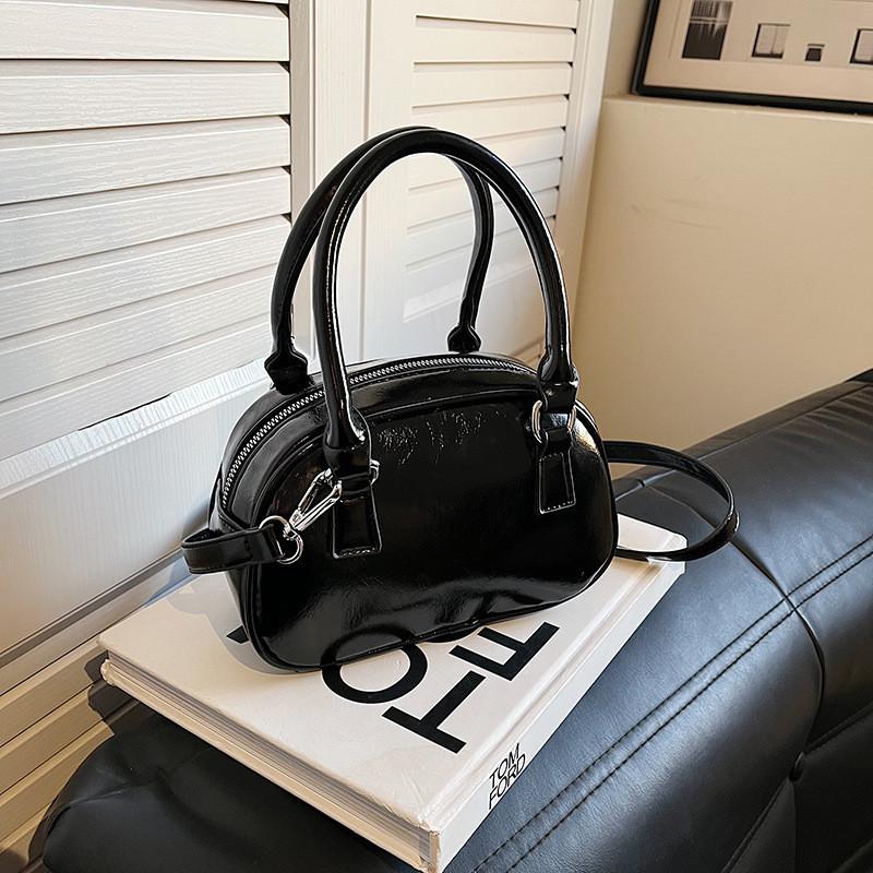 

Trendy Women s Crossbody Handbag With Oval Shape And Zipper Closure Black