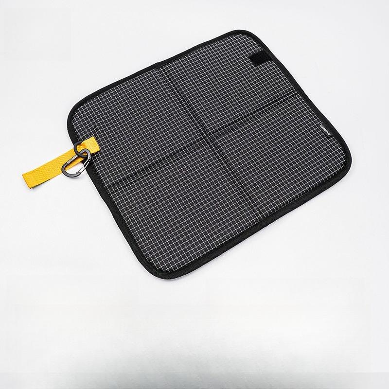 Outdoor Folding Cushion, Portable Waterproof Thickened Moisture-proof Wear-resistant Ground Mat for Hiking, Trekking, Picnic, and Camping On Grass.