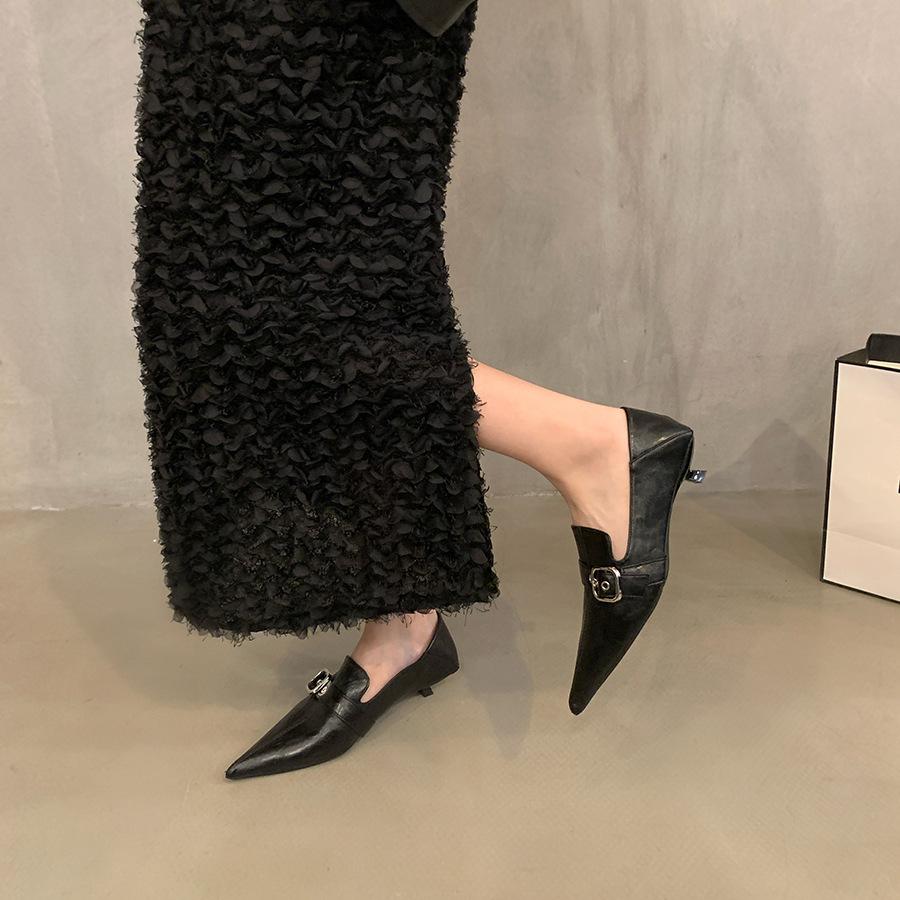 Autumn 2024 new high-end low-heeled pointed single shoes femininity soft leather cat and commuter retro small leather shoes