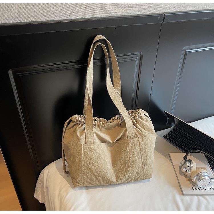 

2025 new versatile large-capacity armpit bag casual fashion niche shoulder bag Korean version ins lightweight tote bag хаки