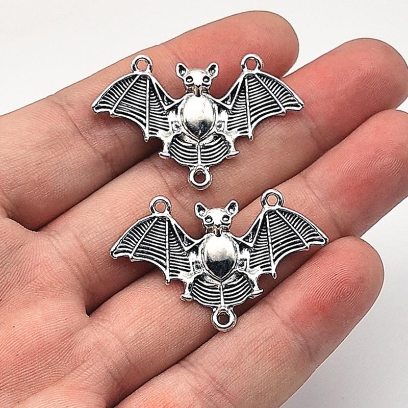 Gotischer Vampir Fledermaus Anhänger - Silbernes Halloween Schmuck Accessoire