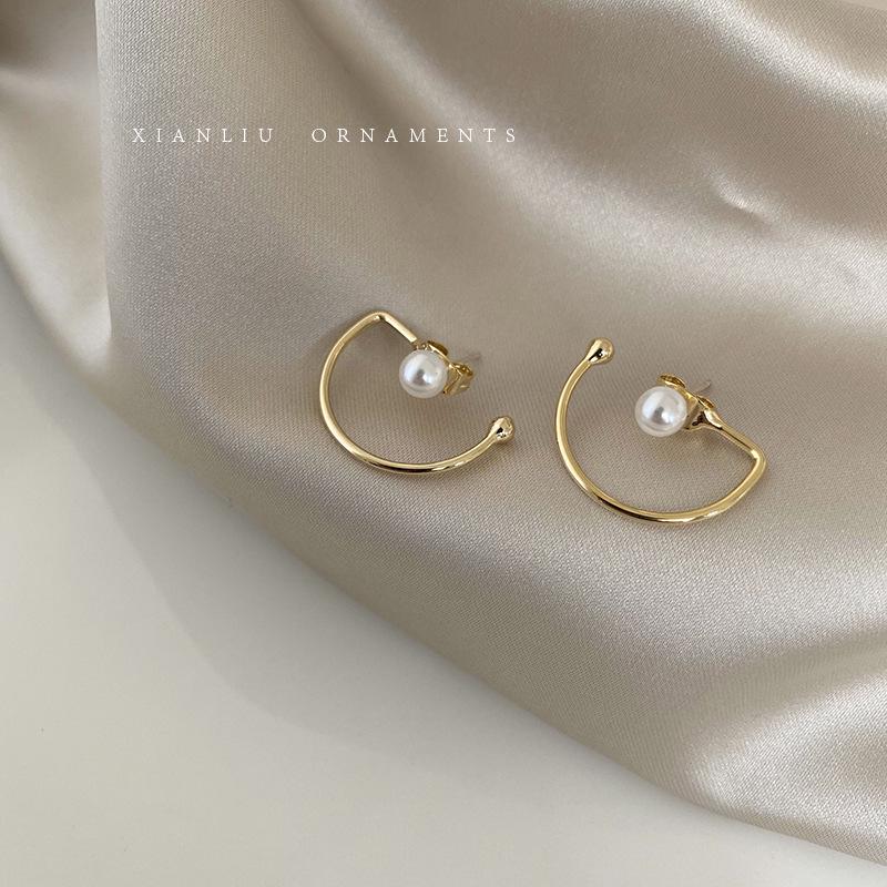 2022 Trendy Pearl Design Earrings: Simple, Elegant, High-End Light Luxury for Women