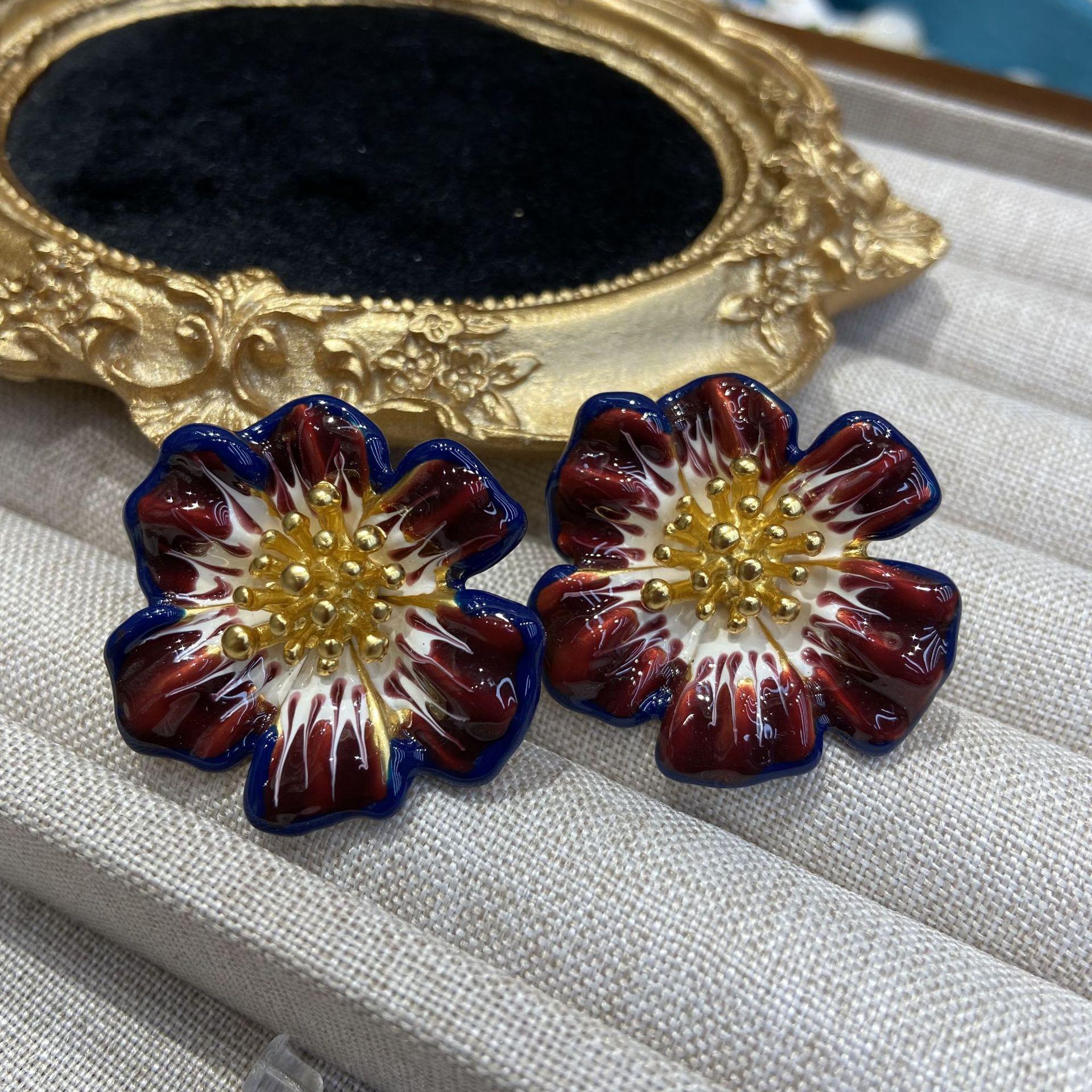 

Red And White Color Matching Enamel Flower Stud Earrings Plated With Real Gold, High-End Internet Celebrity Angolan Red Earrings.