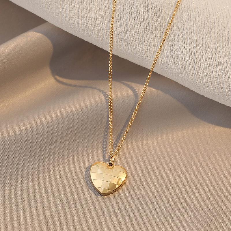 Classic Exquisite High Quality Titanium Steel Check Love Pendant Necklace Gift Banquet Wedding Women Jewelry Necklace