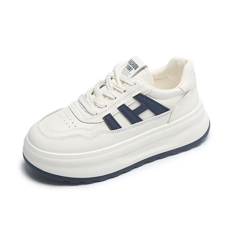 Little white shoes women's 2025 new popular autumn platform bread shoes sports and leisure students board shoes niche versatile