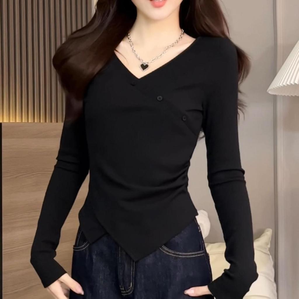 Women's Plus Size V-Neck Long-Sleeve Slimming Top - Flattering Base Layer for Spring, Autumn & Winter
