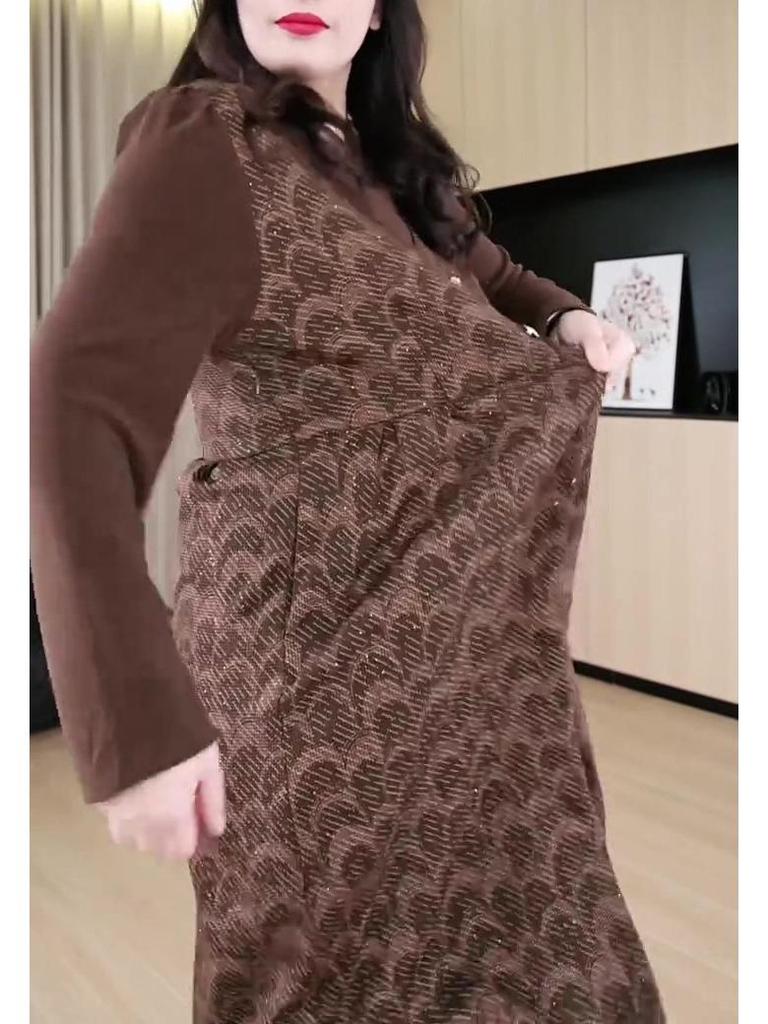 Klasické červené zeštíhlující šaty plus size pro ženy středního věku - Jarní kolekce