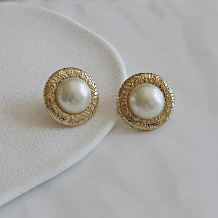 _JJ65 Vintage White Bold Clip-on Earrings