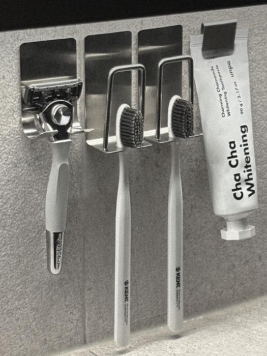 HOMETUDIO HOMETUDIO All-Stainless Steel Toothbrush Holder Set All-stainless steel toothbrush holder set of 2