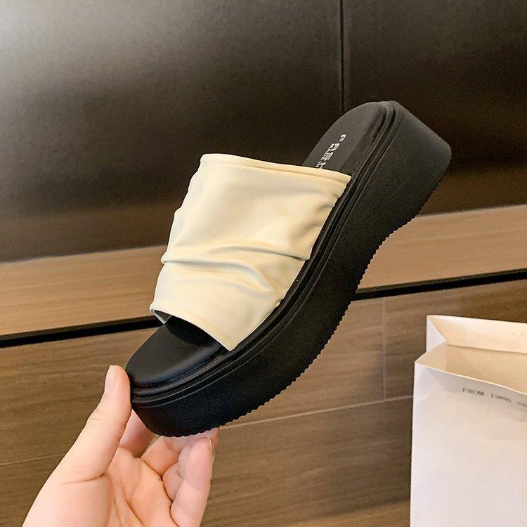 Comfort Version~ Thick Bottom Heightening Pleated Slippers Women's 2025 New Korean Version Versatile Flat Bottom One Word Cool Like Summer Outer Wear