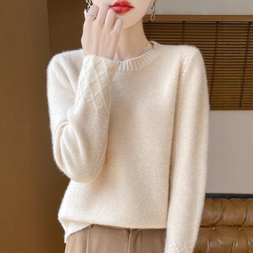 Women's Round Neck Osmanthus Stitch Wool Sweater - Fashionable, Age-Defying, Versatile for Autumn/Winter