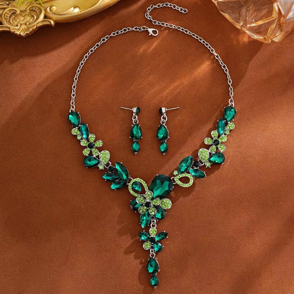 European & American Retro Floral Necklace and Earrings Set with Crystals, Autumn 2025 Collection