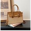 Small-scale Minimalist Handbag with A Slouching Design, Elegant Women's Bag for Carrying On The Shoulder.
