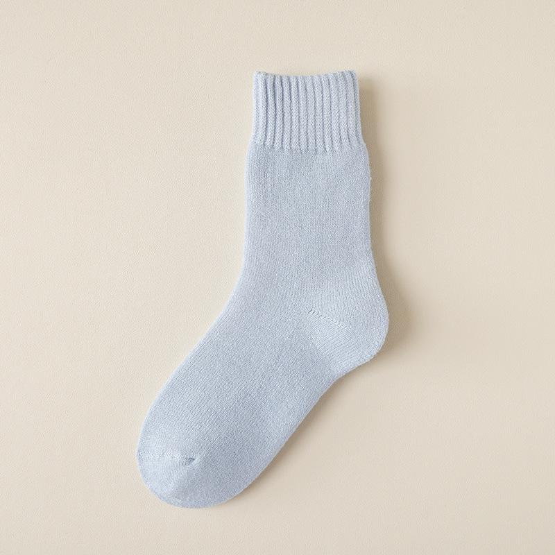 Japanese Style Solid Color Women's Cashmere Mid-Calf Socks - Fleece-Lined, Thickened for Warmth, Perfect for Autumn/Winter.