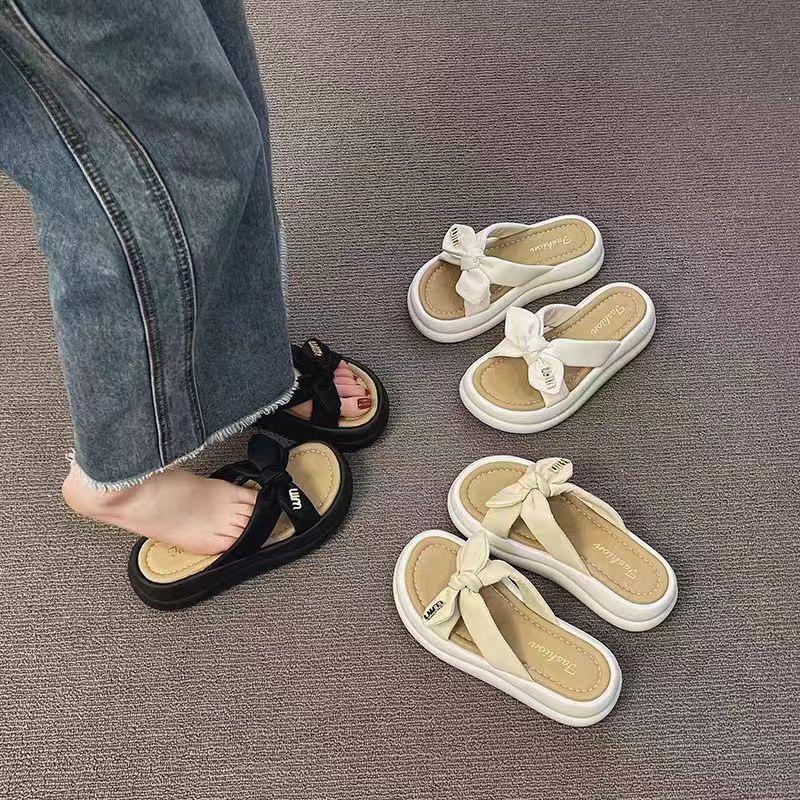 2025 sommar nya mjuka botten rosett tofflor damkläder tjock botten höjdökande avslappnade halkfria ord strand sandaler