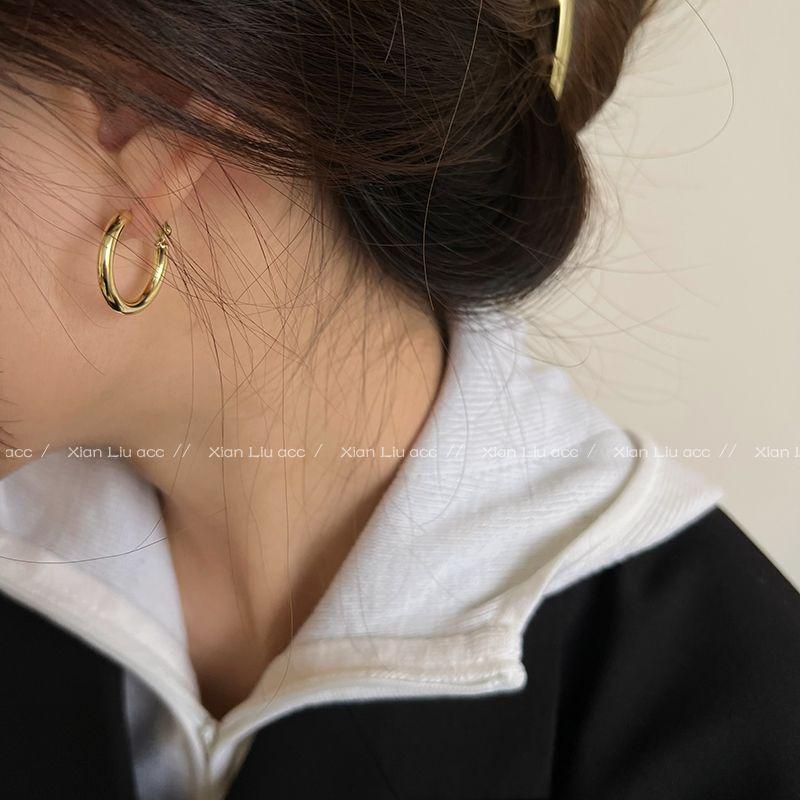 

Niche Style Letters Silver Stylish Female Cold Wind Ear Clip Gold Pigment Ring Ear Ring-Silver Needle