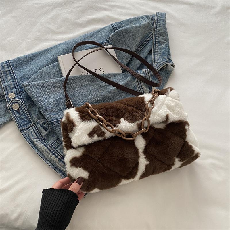 

Spring new trend simple plush personalized shoulder bag women s fashion soft waxy underarm bag коричневий