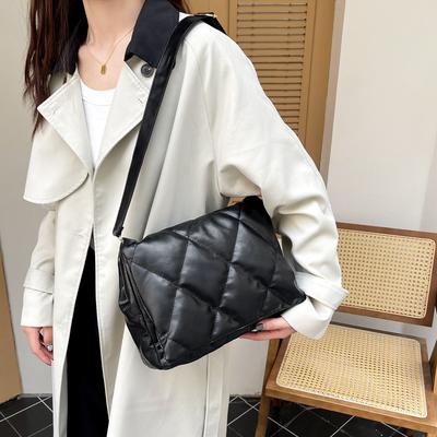 Down Bag Women's Autumn and Winter 2025 New Trendy Rhombus Small Square Bag Versatile Large Capacity Shoulder Messenger Bag