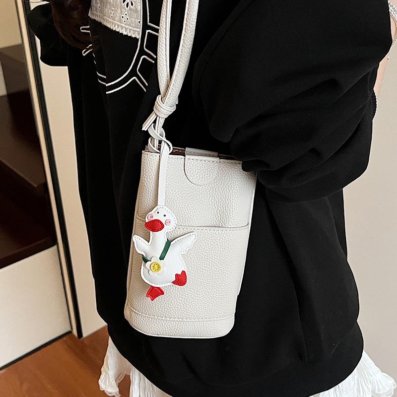 Simple and Casual Mobile Phone Bag Fashionable and Stylish Commuting Crossbody Bag for Women