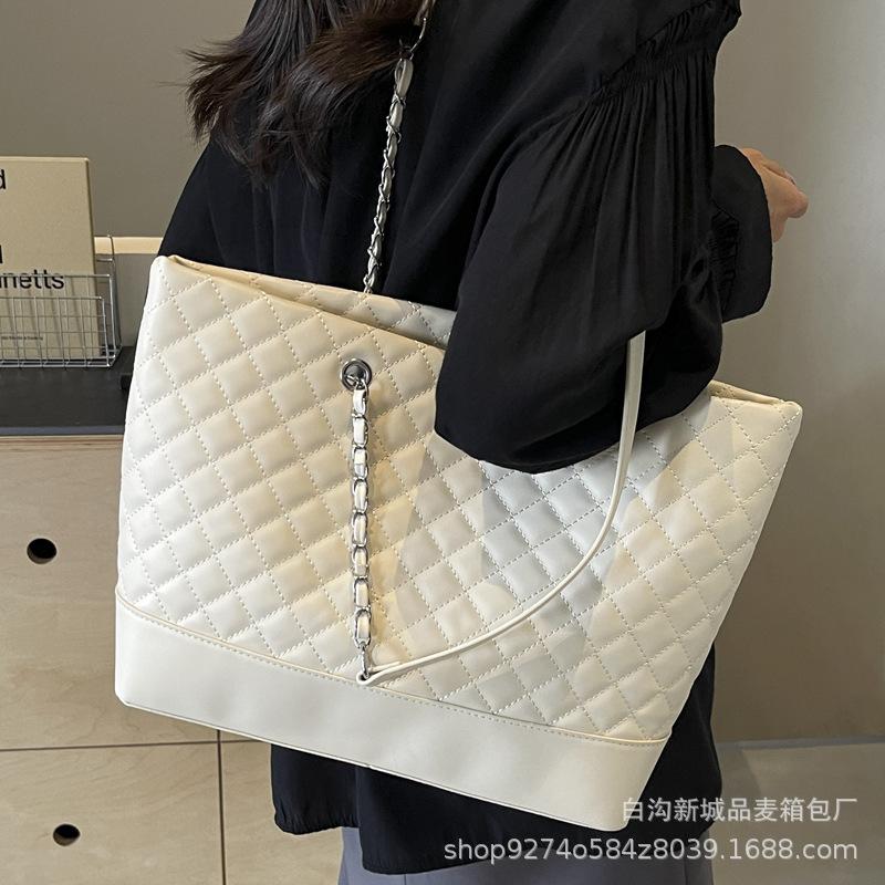 Bag Women's Large Capacity 2025 New Spring and Summer Fashion Diamond Shoulder Bag Women's Texture Popular Commuter Tote Bag